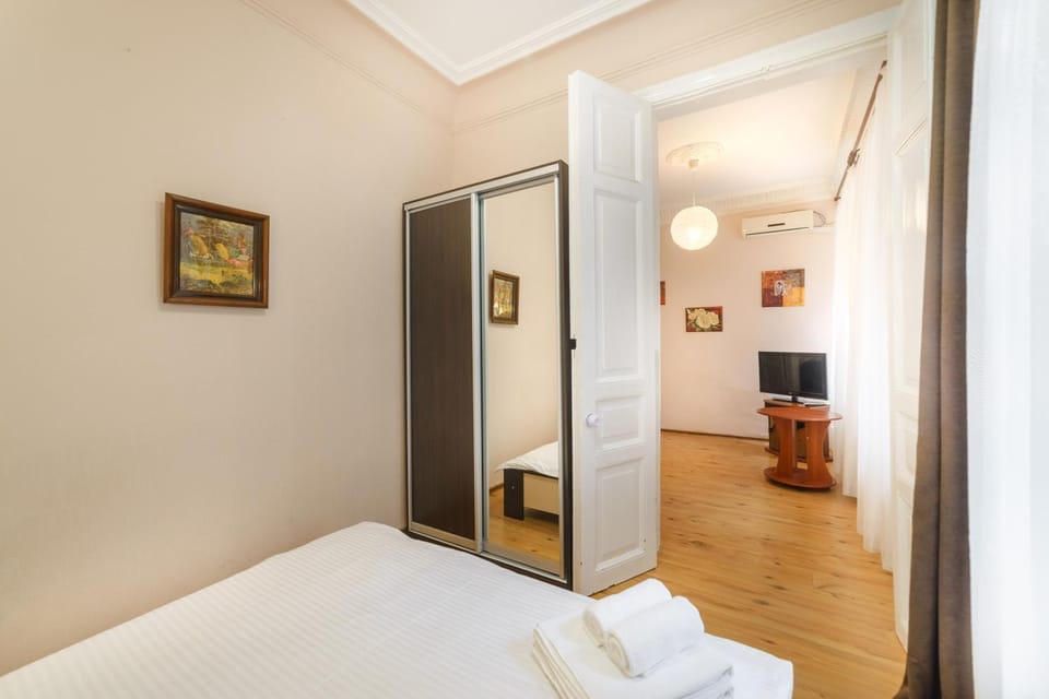 Bed, Living room, Photo of the whole room, Bedroom