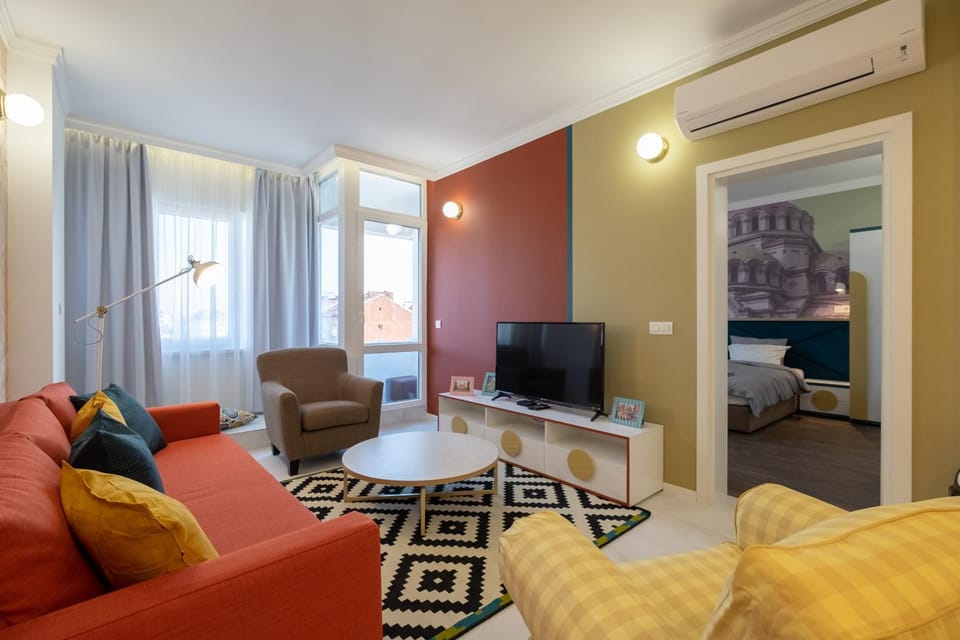 TV and multimedia, Seating area, Evening entertainment, air conditioner