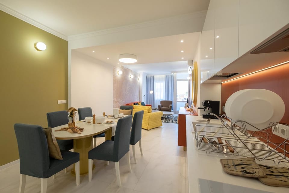 Living room, Seating area, Dining area