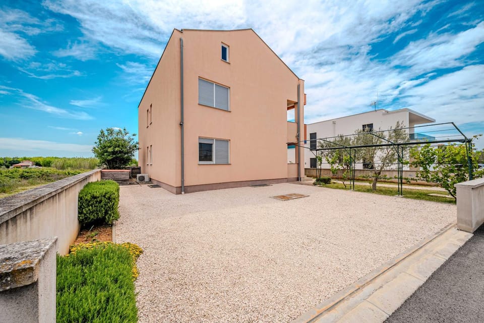 Property building, Spring