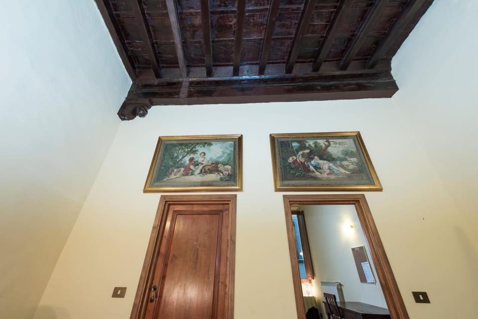 Sdrucciolo dei Pitti Second floor Apartment in Florence