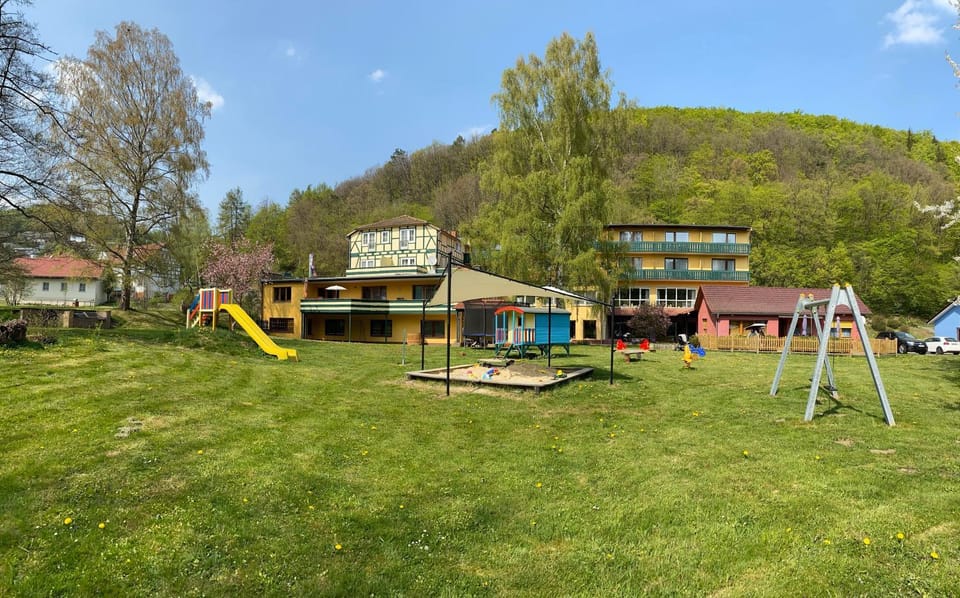 Patio, Spring, Garden, Facility for disabled guests