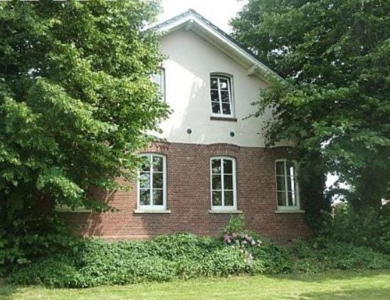 Property building, Facade/entrance, Garden