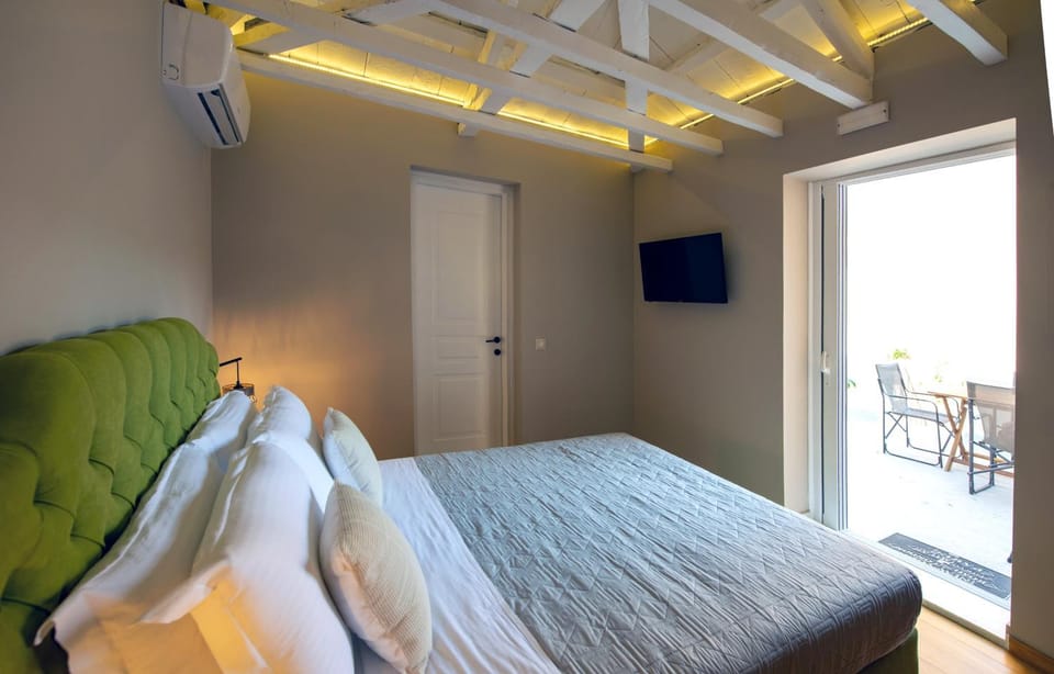 Bed, TV and multimedia, Photo of the whole room, Bedroom, air conditioner