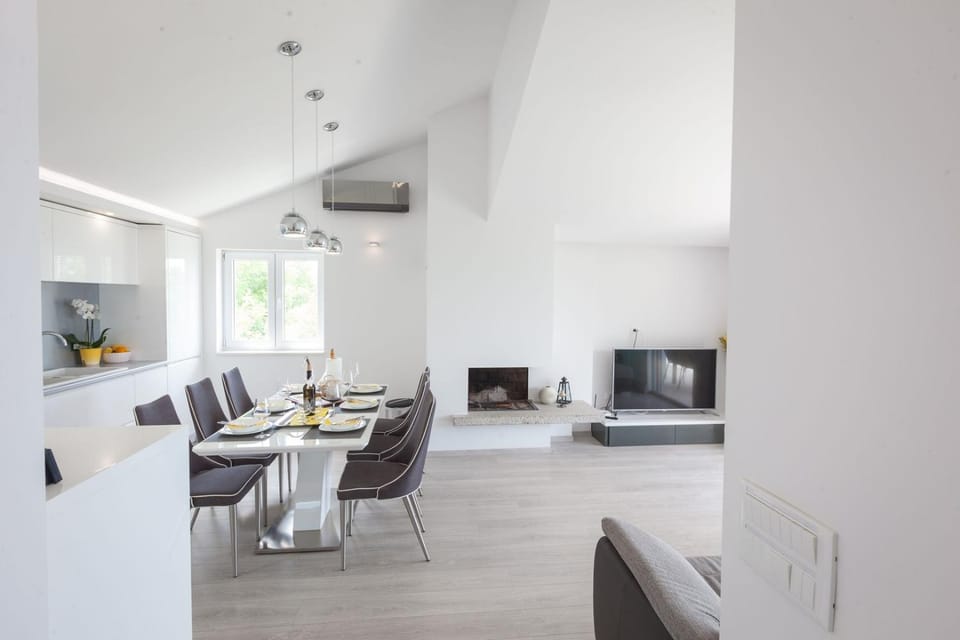 Living room, Dining area, air conditioner
