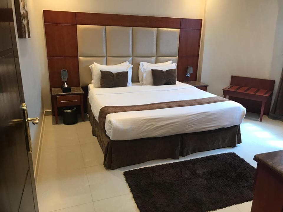 Bed, Other, Photo of the whole room, Decorative detail