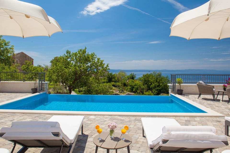 Luxury villa Atrium in Tučepi, heated pool Villa in Tučepi