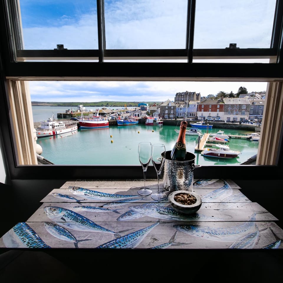 Property building, Neighbourhood, River view, Sea view