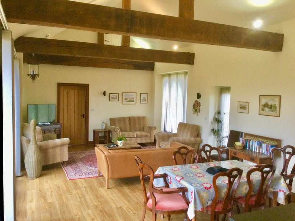 Seating area, Dining area