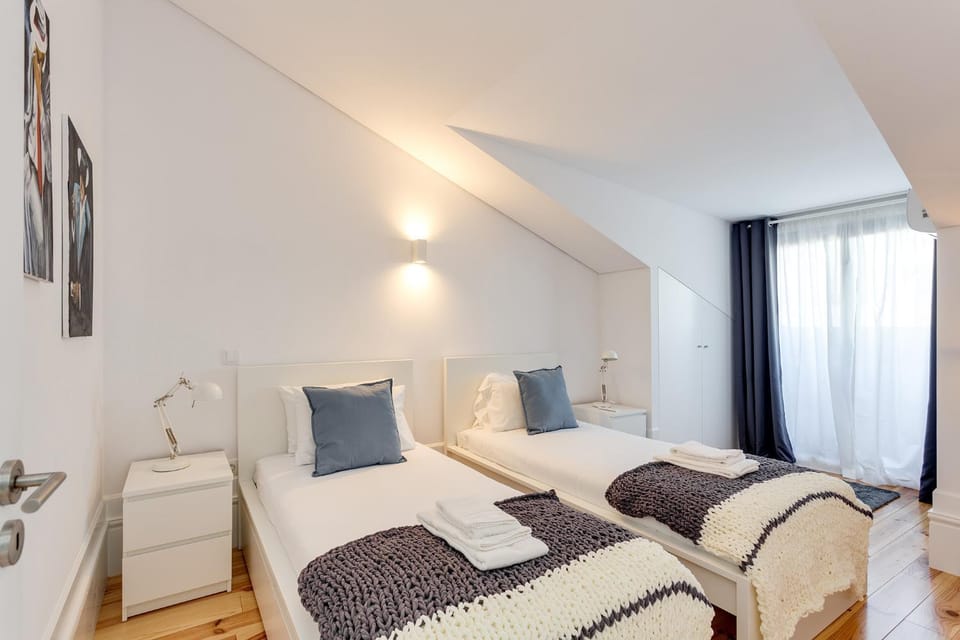 Almada Luxurious Duplex by DA'HOME Apartment in Porto