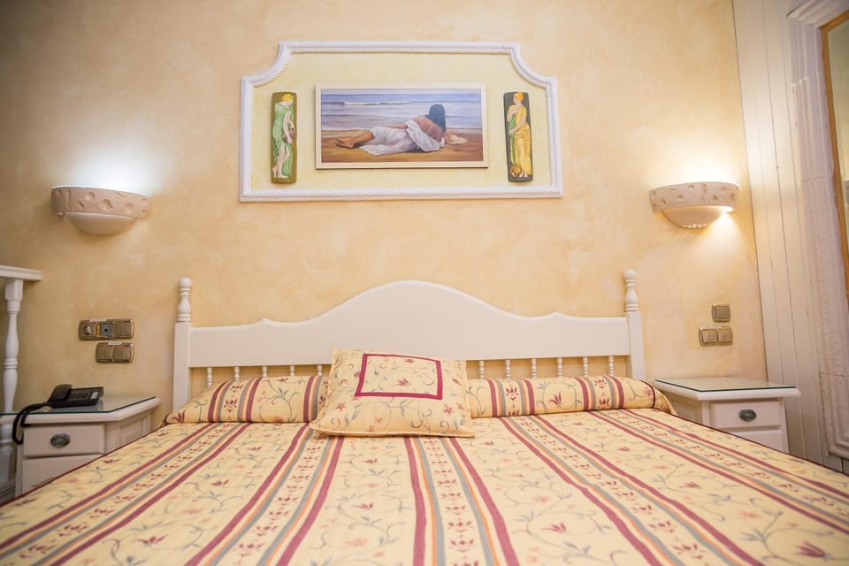 Bed, Photo of the whole room