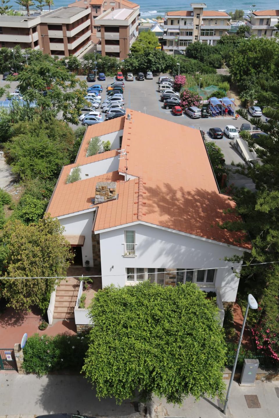 Facade/entrance, Bird's eye view