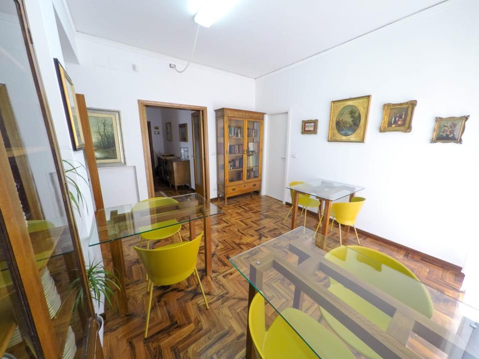 Communal lounge/ TV room, Living room, Seating area