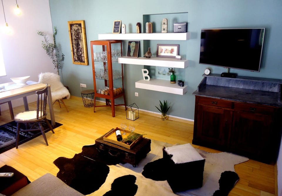 Communal lounge/ TV room, TV and multimedia, Living room, Seating area