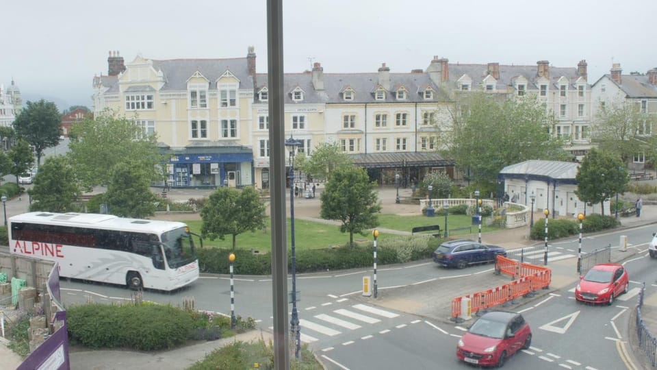 City view, Street view