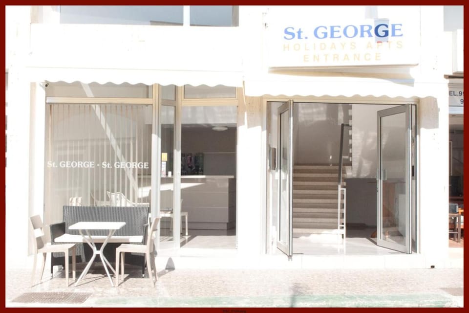 Facade/entrance, Balcony/Terrace