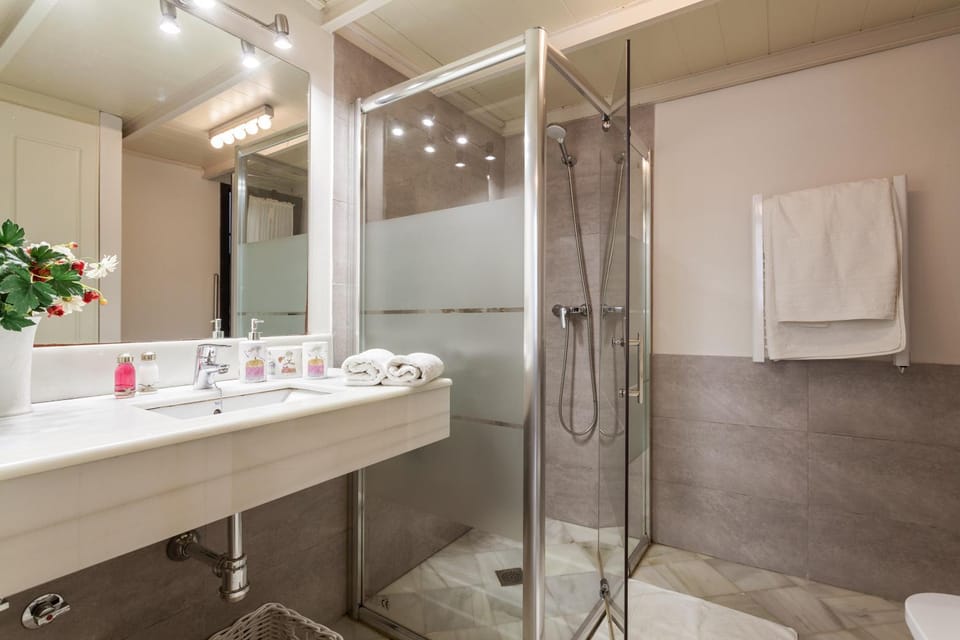Shower, Bathroom