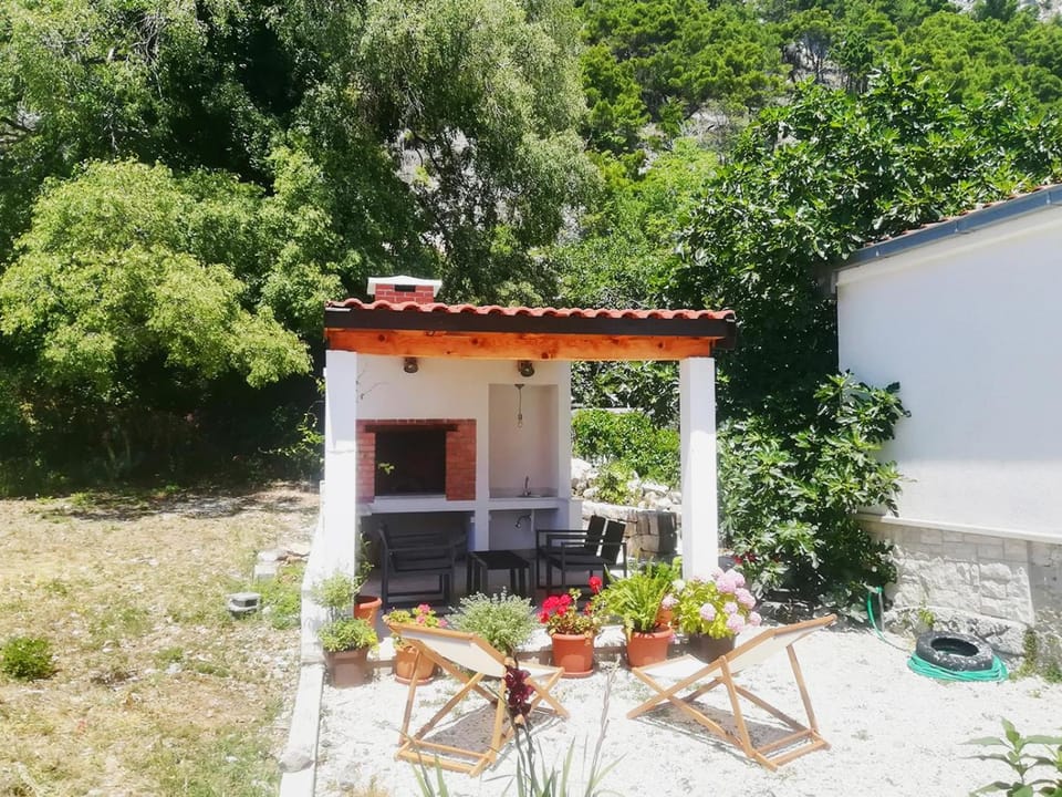 Property building, Garden, Seating area