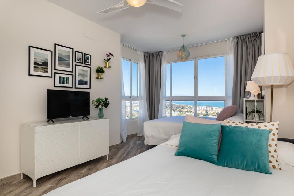 Bed, TV and multimedia, Bedroom