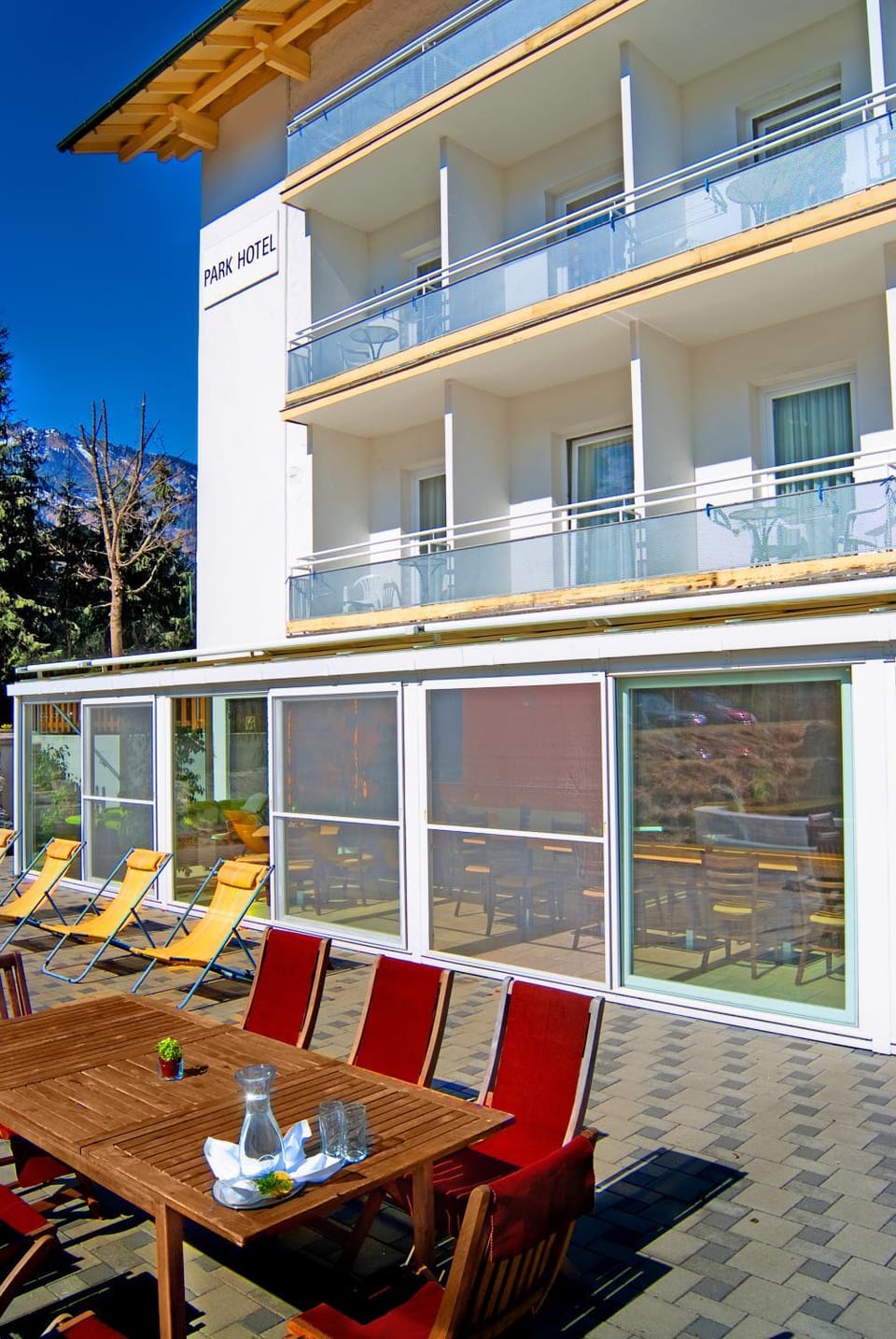 Facade/entrance, Balcony/Terrace