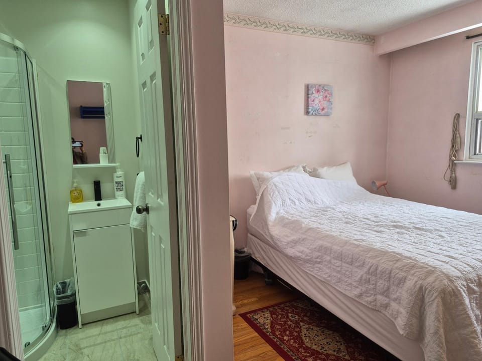 Private Room near Airport Vacation rental in Brampton