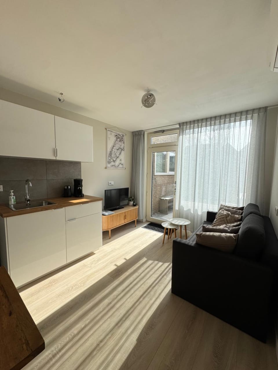 Kitchen or kitchenette, Living room