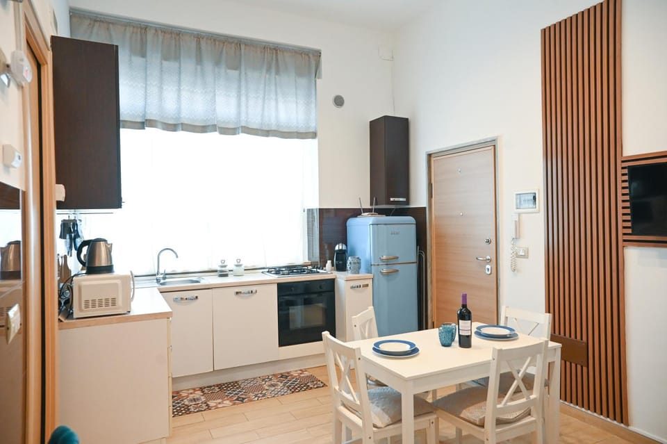 TV and multimedia, Kitchen or kitchenette, Dining area, minibar, oven, stove