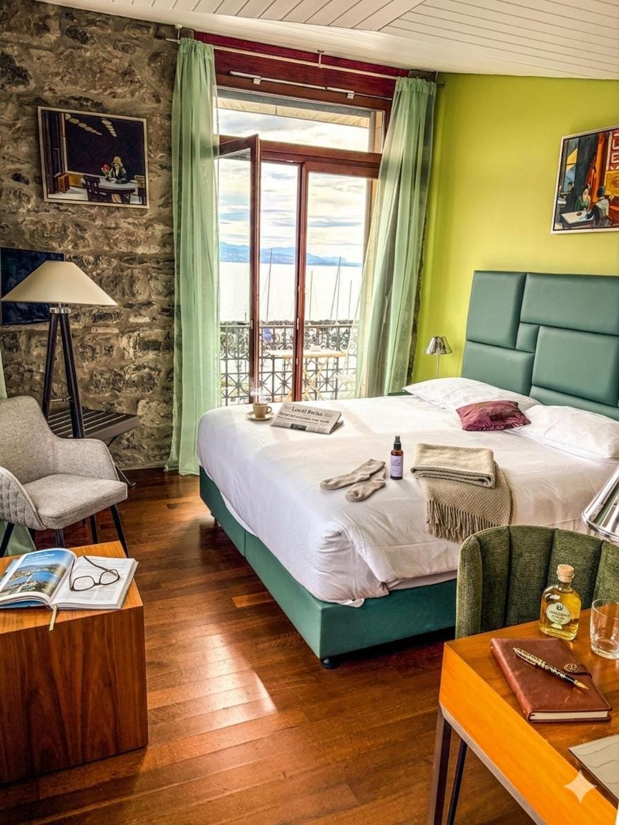 Natural landscape, Balcony/Terrace, Photo of the whole room, Bedroom