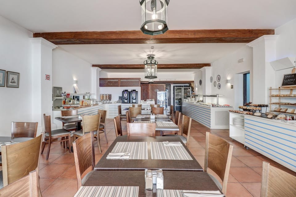Restaurant/places to eat, Buffet breakfast
