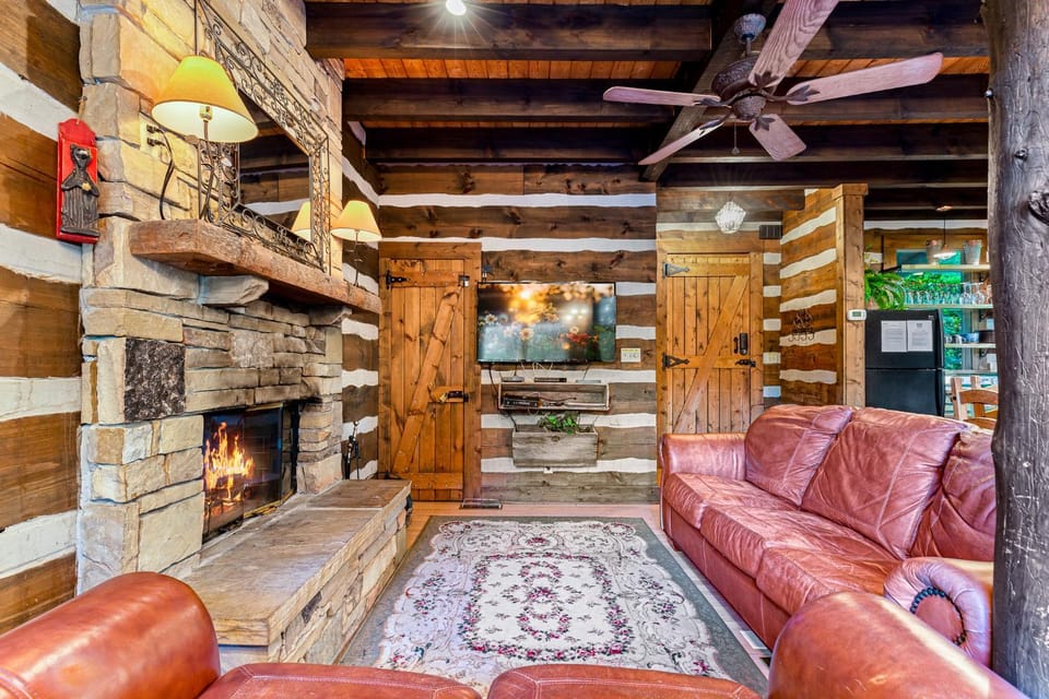 TV and multimedia, Living room, Seating area, fireplace, furniture