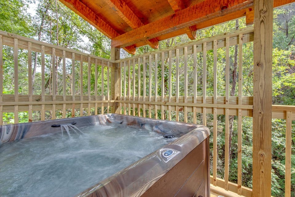 Natural landscape, Hot Tub, Garden view