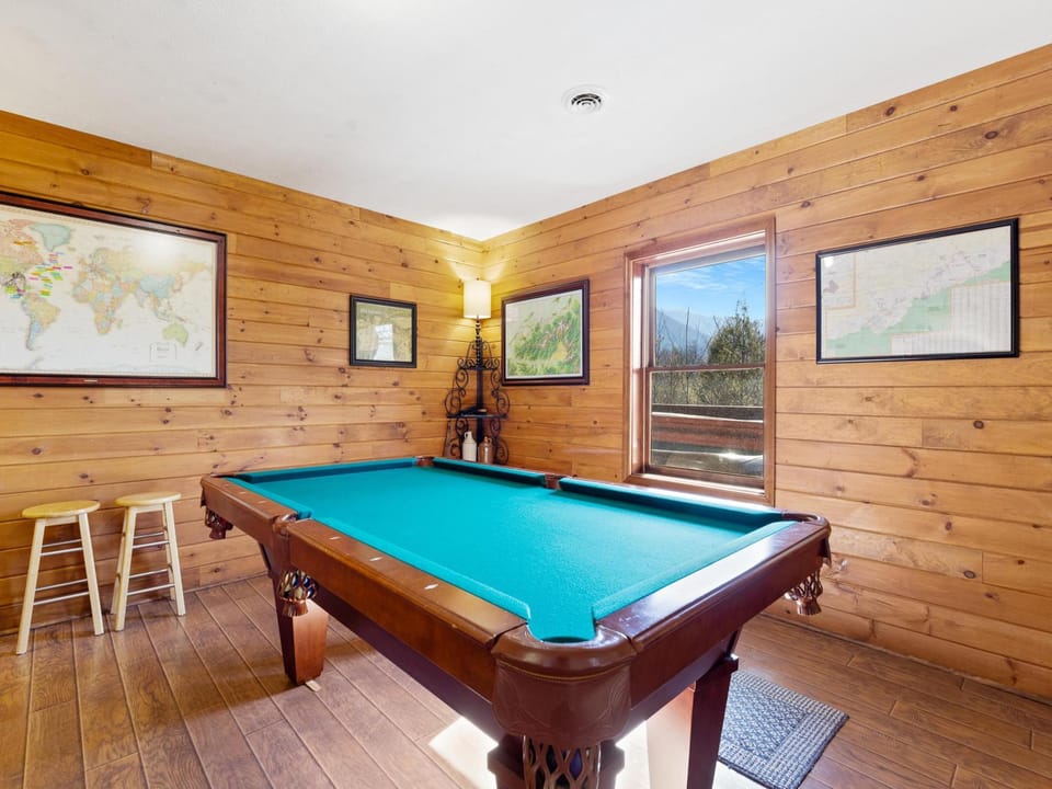 Billiard, Game Room