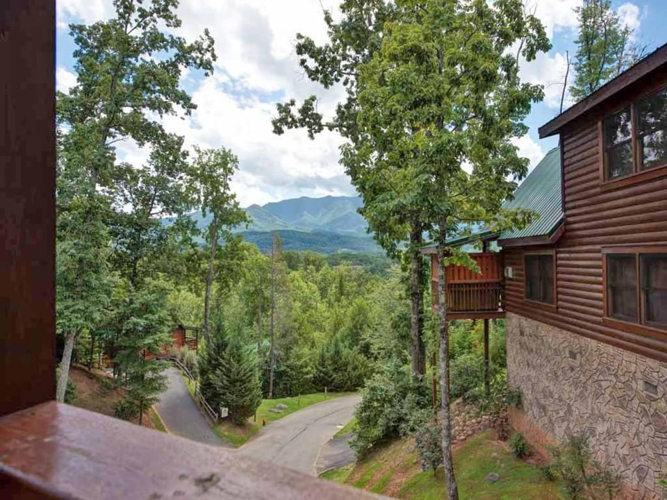 Property building, Natural landscape, Balcony/Terrace, Mountain view