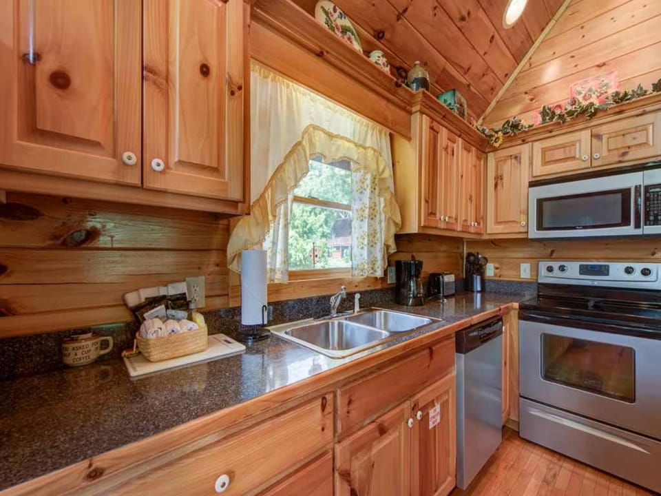 Kitchen or kitchenette, dishwasher, microwave, oven