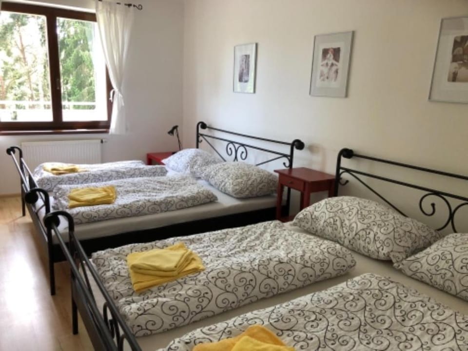 Bed, Bedroom, towels