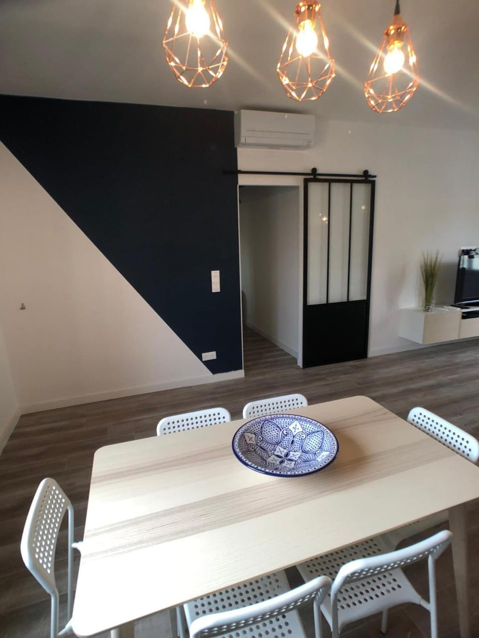 TV and multimedia, Living room, Seating area, Dining area
