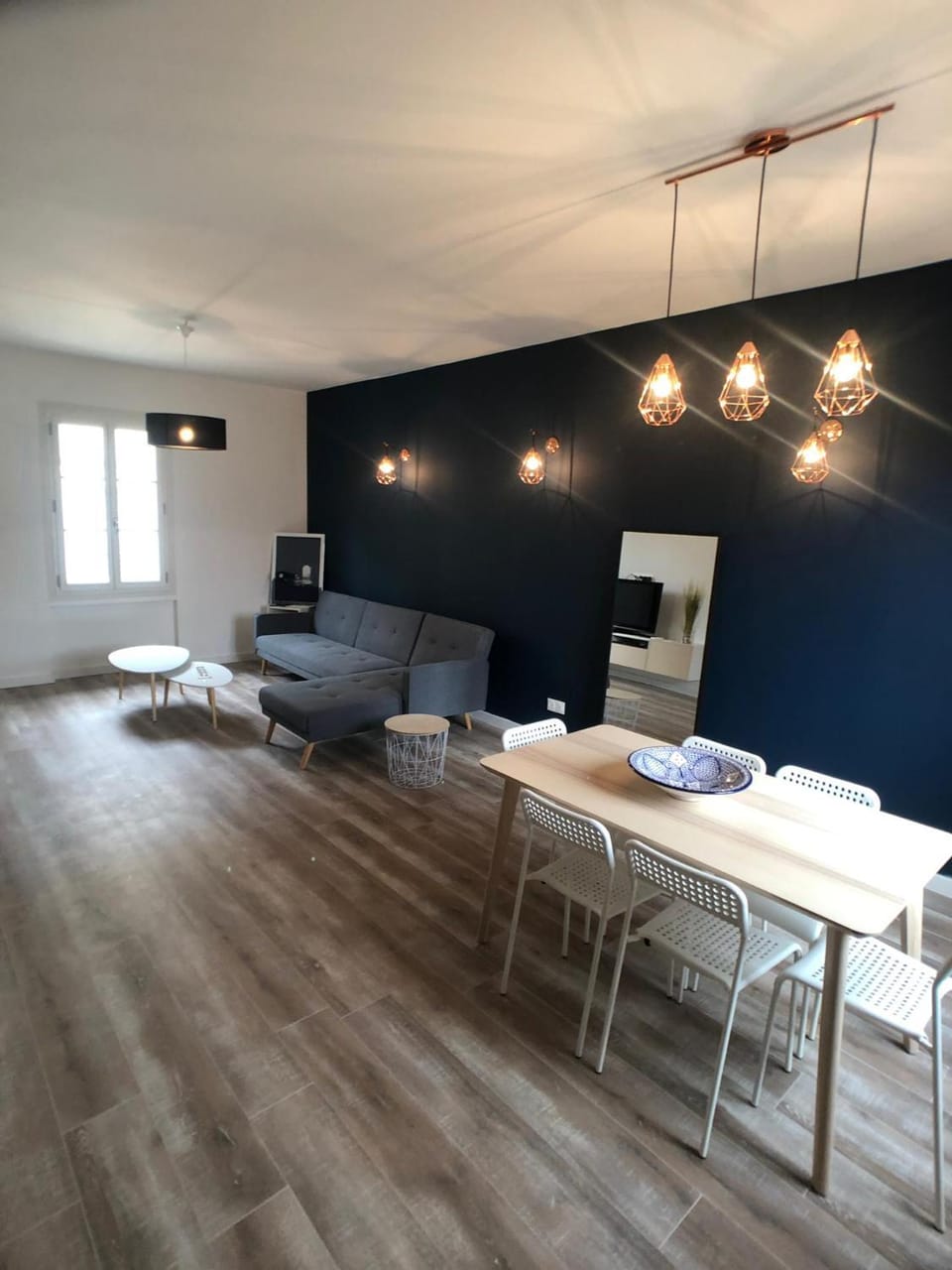 TV and multimedia, Living room, Seating area, Dining area