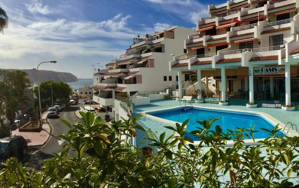 Property building, Swimming pool, Swimming pool