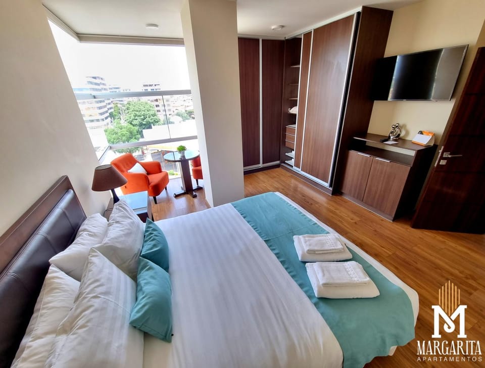 Bed, TV and multimedia, Photo of the whole room, Bedroom, towels, wardrobe