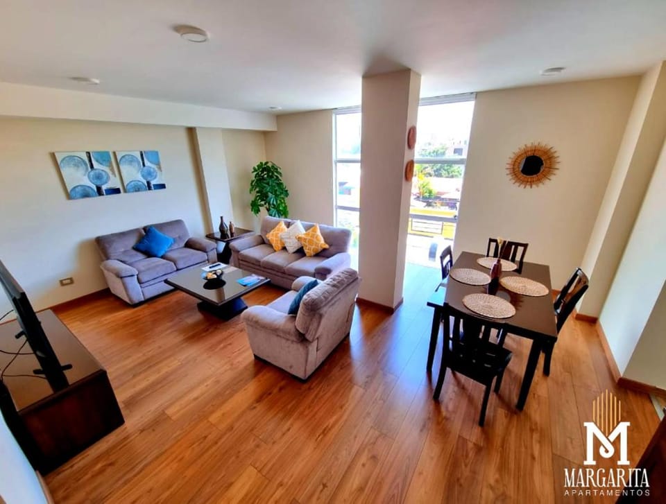Communal lounge/ TV room, TV and multimedia, Living room, Dining area