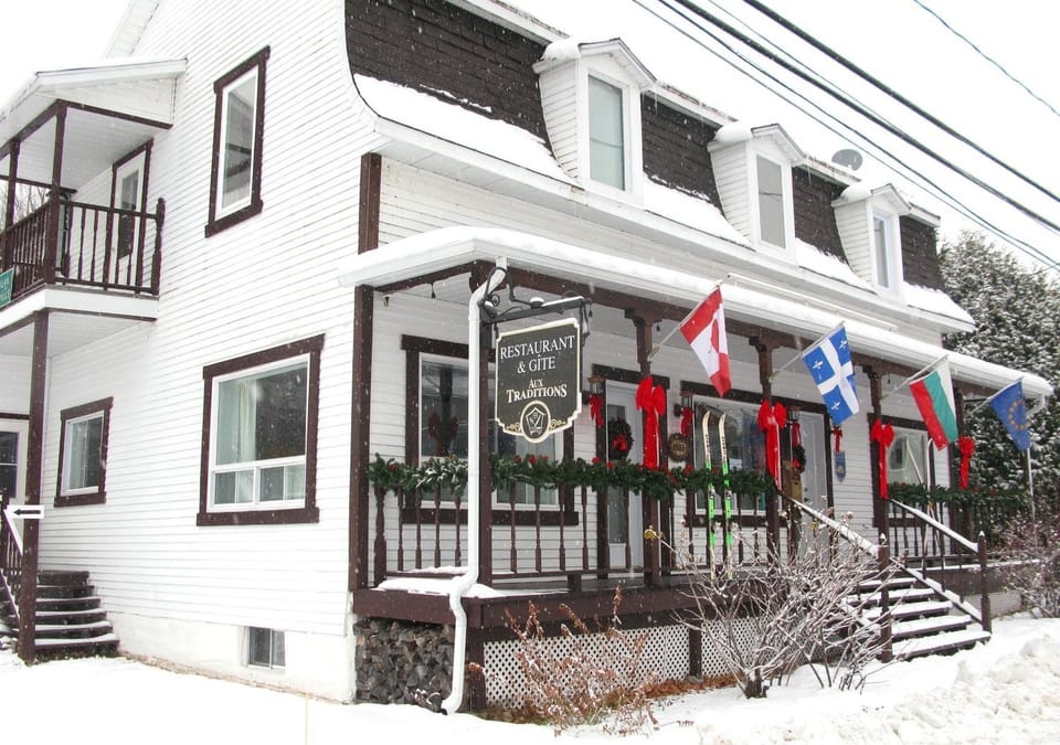 Property building, Patio, Facade/entrance, Winter