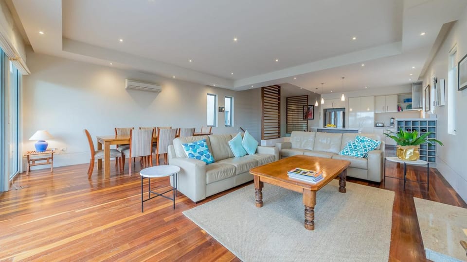 9 Charmandene Court, Cowes House in Cowes