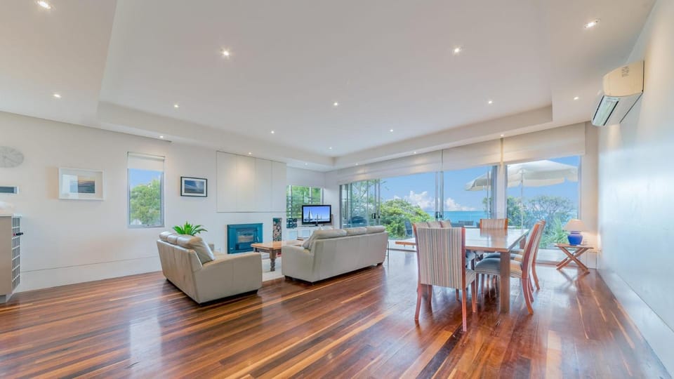 9 Charmandene Court, Cowes House in Cowes