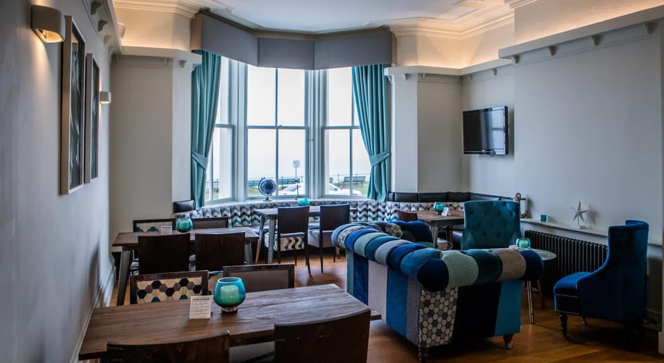 Restaurant/places to eat, Lounge or bar, Meals, Drinks, Alcoholic drinks, Non alcoholic drinks