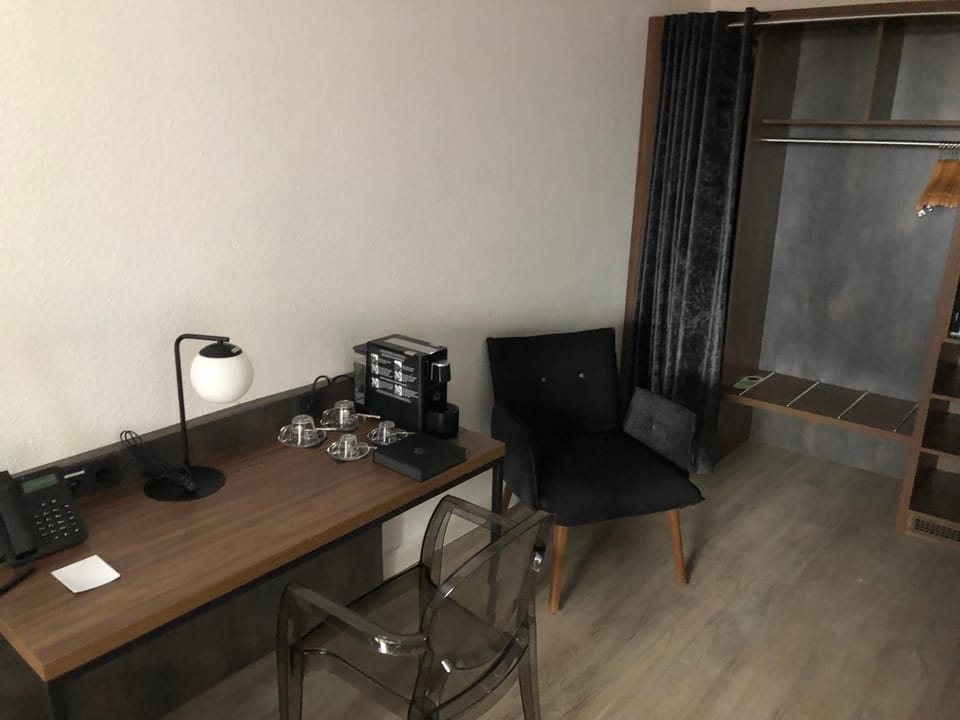 Coffee/tea facilities, Seating area