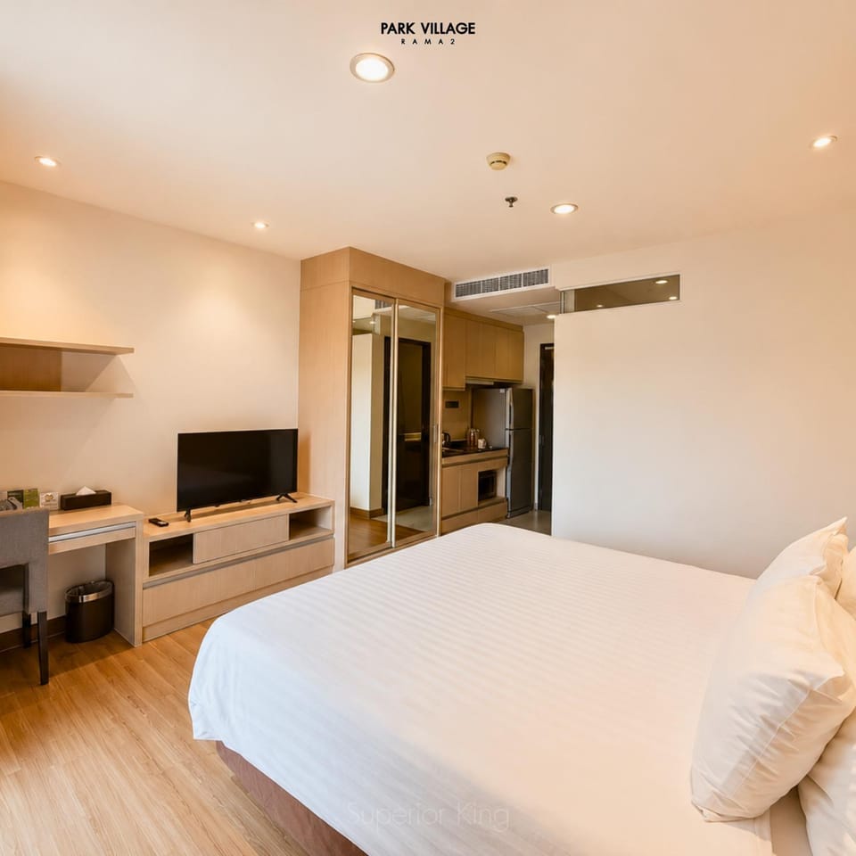 Bed, TV and multimedia, Bedroom