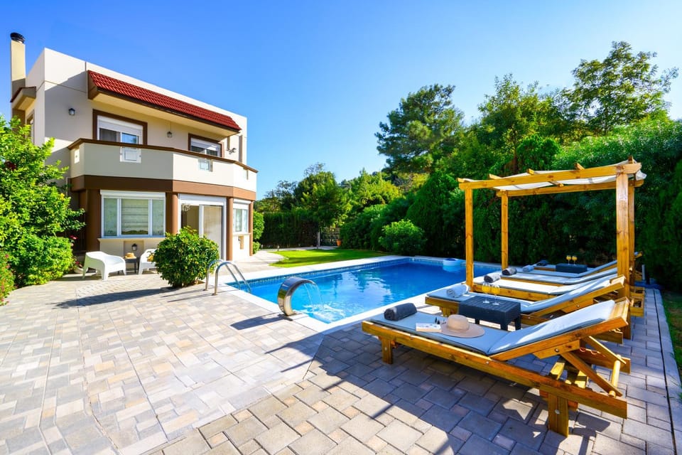 Property building, Garden, Swimming pool