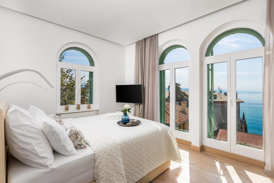 Bed, Bedroom, Sea view