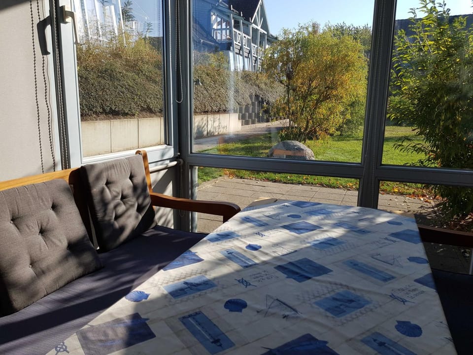 Ferienwohnung 4 im Haus am See mit Wintergarten und Terrasse Apartment in Sellin