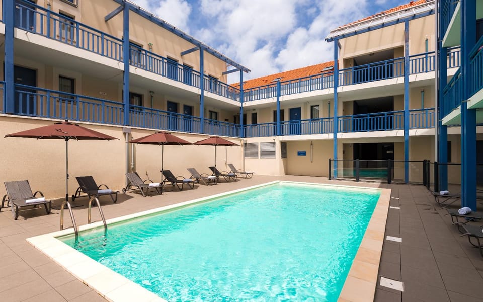 Swimming pool, Swimming pool